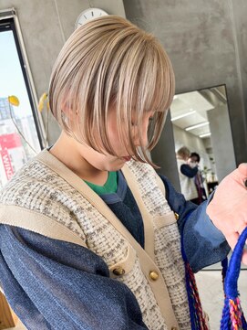 テトヘアー(teto hair) ミニボブ/切りっぱなしボブ/ブロンドカラー/ミルクティベージュ