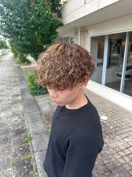 グート ヘアーメイク(gut HAIR MAKE) メンズ プードルパーマ 波巻きプードル メッシュ 茶髪