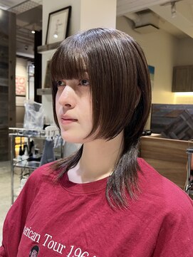 グラッド(GLAD.) ミディアムウルフカット/レイヤーウルフ/顔まわりレイヤーカット