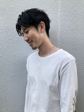 ナバロスタジオ(navarro studio) センターパート×ニュアンスパーマ×ネイビーブラック