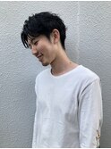 センターパート×ニュアンスパーマ×ネイビーブラック