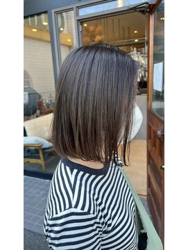 クルニエ(crenier) 肩上ボブ/オリーブグレージュ