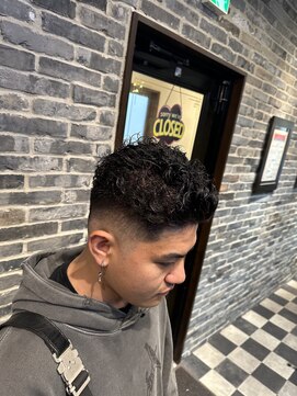 ミリオンバックス 御徒町店(Million Backs) ウェビーパーマ/束感ショート/スキンフェード<理容室>[メンズ]