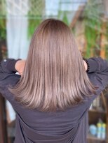 ジャスミンバイカルフール(JASMINE by carrefour)&nbsp;ミルクティーベージュ/外ハネくびれミディアム