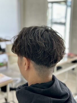 レヴィア(REVIA) メンズカットツーブロック刈り上げパーマ眉カット