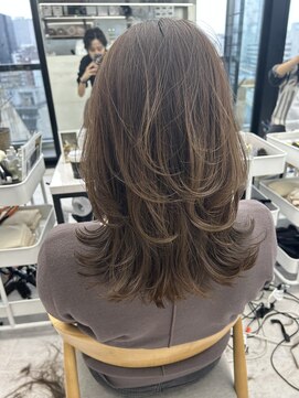 ビューナゴヤ 名駅(VIEW NAGOYA) レイヤーカット/外ハネレイヤー/くびれヘア/アッシュカラー