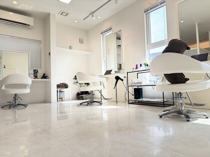 エムスリー(EMU THREE)の写真