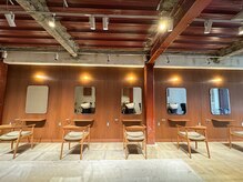 シーレ 心斎橋(siiile)の雰囲気（自然光の入る落ち着きのある店内[心斎橋/カラー/髪質改善]）