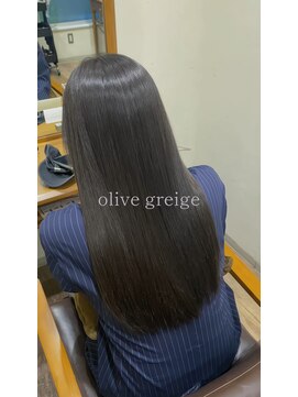 サク(Sac.) 今っぽい柔らかい透明感オリーブグレージュ Sac.一澤幸奈