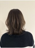 オリーブベージュ×くびれスタイル