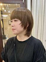 クオート(quoit) 白髪を活かす明るめベージュ大人マッシュウルフ