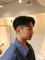 シーンバイラッド ヘルム(SCENE by RAD helm)&nbsp;清潔感×ビジネス好印象ツーブロックセンターメンズカット艶感