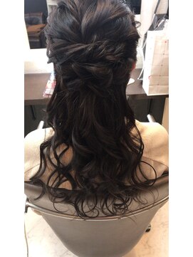 アリオン ねじりハーフアップ