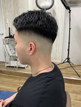 アンダーバーホワイト 南海難波店(_WHITE) メンズフェードスタイル