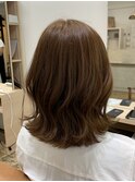 ベージュ×ミディアム