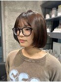 顔周りレイヤーが可愛い個性的前上がりボブ【ことこ】