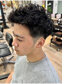 横浜ツイスパ波巻きパーマメンズマッシュウルフ刈り上げなし