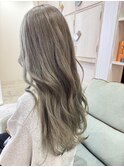 透明感たっぷりオリーブグレージュロング