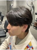 ツーブロック刈り上げなしセンターパート曲がるメンズ縮毛矯正