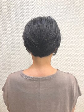 クオリス 上福岡店(QUALIS) 小顔/耳かけ/ハンサムショート/艶カラー/暗めカラー/30代40代