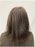 マットブラウンでくすみ感