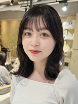 ティア(Tia.)&nbsp;(韓国風/くびれヘア/ミディアムヘア/前髪/サイドバング/小顔)