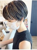 刈り上げショートハイライトブリーチダブルカラーレイヤーカット