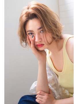 レゴ(REGO) グレージュカラーシルキーべージュ、デザインカラー斜めバング