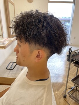 アリラドゥエ(ALiLa Due) ツイスト強めのツイストスパイラルパーマ