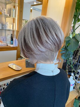 ギャラクシー ヘアードレッサーズ(galaxy hairdressers) 大人ショートホワイトグレーアンブレラカラー