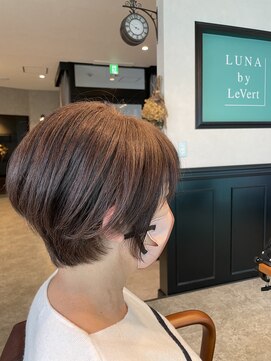 ルナバイルヴェール(LUNA by LeVert) 大人フェミニンショート 耳かけショート