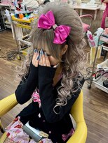 ヘアセットアップス(UP's)&nbsp;リボン付けてカワイイ♪『姫スジ盛りハーフアップ♪』