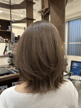 ルイ(ROUIS produced by LUCK 津田沼) カール/セミディ/シアーカラー/姫カット/グレージュカラー