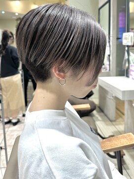 ヴィサージュファイン(VISAGE fine) ツーブロックおしゃれショート ハイライト ベリーショート