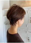 自然なボリューム感ハンサムショート、くびれショート