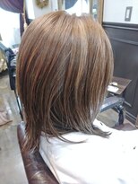 ミュズィー ドゥ ヘア(Musee du hair)&nbsp;シャープにスッキリレイヤーカットにハイライトで白髪ぼかし