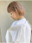 小顔ミルクティーブロンドヘアスタイル前髪似合わせ外ハネボブ