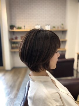 ウトカ(utoca) ゆるやか丸みショート