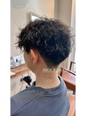 ツイストスパイラルパーマメンズマッシュ刈り上げ　