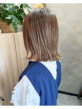 ウル(ulu.) 大人可愛い♪脱白髪染め×切りっぱなしボブ