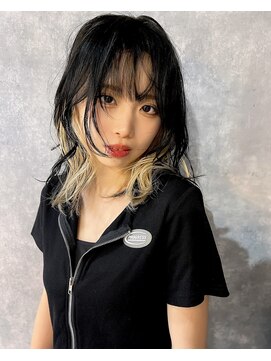 イコ(.ico) ブロンドウルフ　20代30代ウルフカットインナーカラー