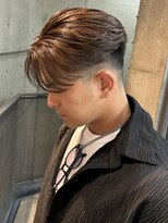 イーラ(era)&nbsp;センターパート/フェード/ハイライト/メッシュ/眉毛