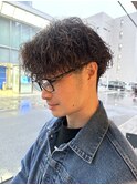 前下がりセンターパートマッシュニュアンスパーマ刈り上げ