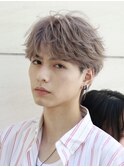 ハイトーンカラーフェザーパーマ刈り上げセンターパート韓国ヘア
