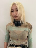 丸みショートボブヘアダブルカラーケアブリーチカラーハイトーン