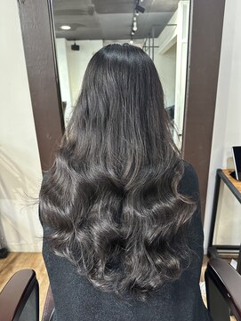 オルクドゥ(Orque deux) レイヤーカットショコラアッシュ韓国風コテ巻き風パーマ