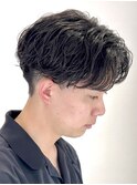 センターパートシャドウパーマ黒髪ツーブロックビジネスショート