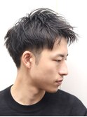 ツーブロック刈り上げショート短髪束感ビジネスカジュアル理容室