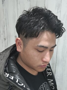 ヨシザワインク バンダイ(YOSHIZAWA Inc. BANDAI) 新発田万代理容バーバーフェードアイロンパーマ濡れパン色気渋い