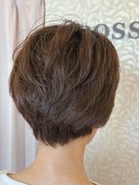 クロス(CROSS)&nbsp;白髪染め/パーマを活かすふんわりひし形ショート/50代60代